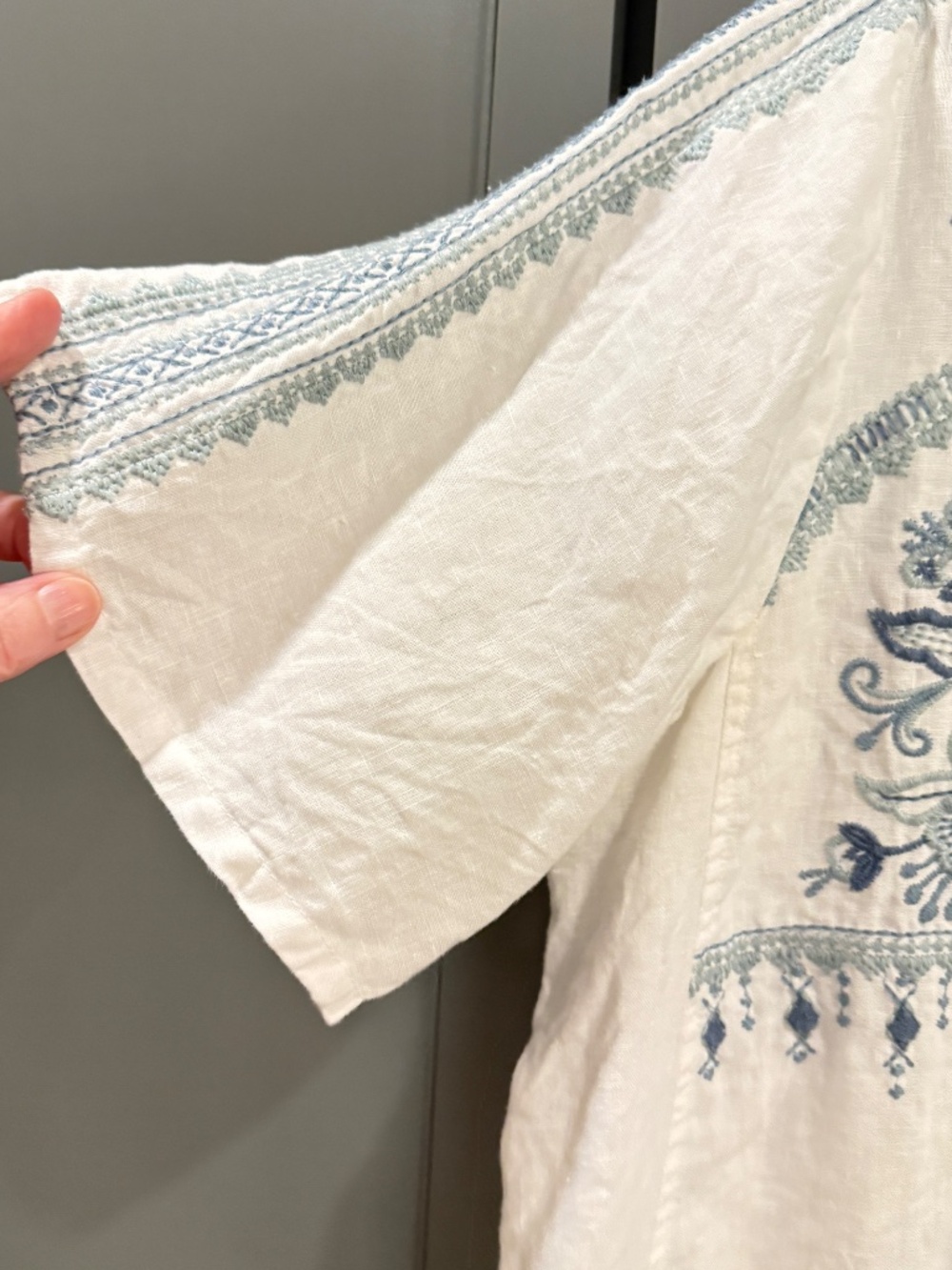 Johnny Was linen embroidered top - Picture 7 of 8